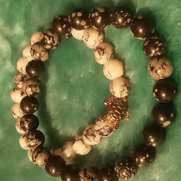 Expandable bracelet 1 natural black agate 1 white  glass beaded . - Picture 3 of 5